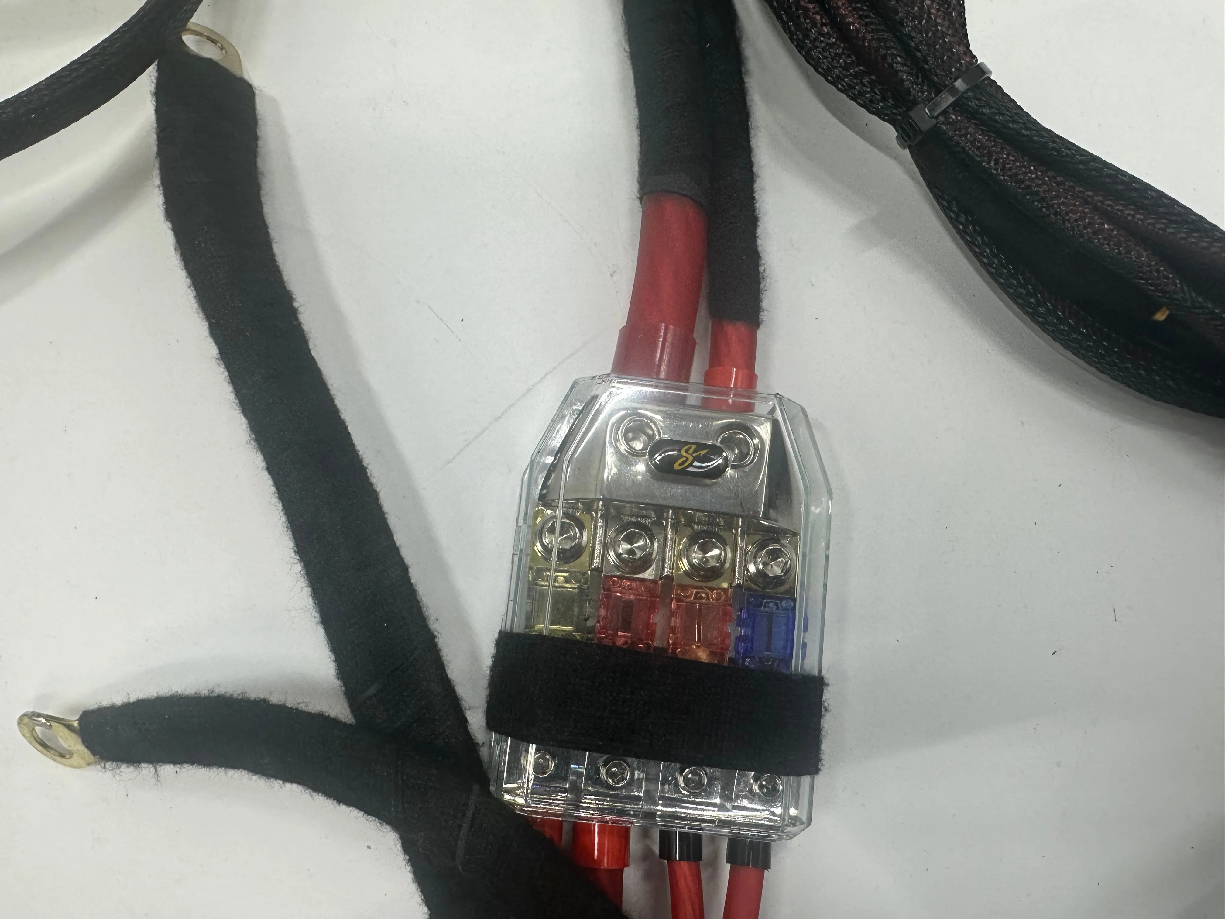 High Power 4 amplifier harness Three 4 gauge power Three 4 gauge ground one 8 gauge power and ground to the faring