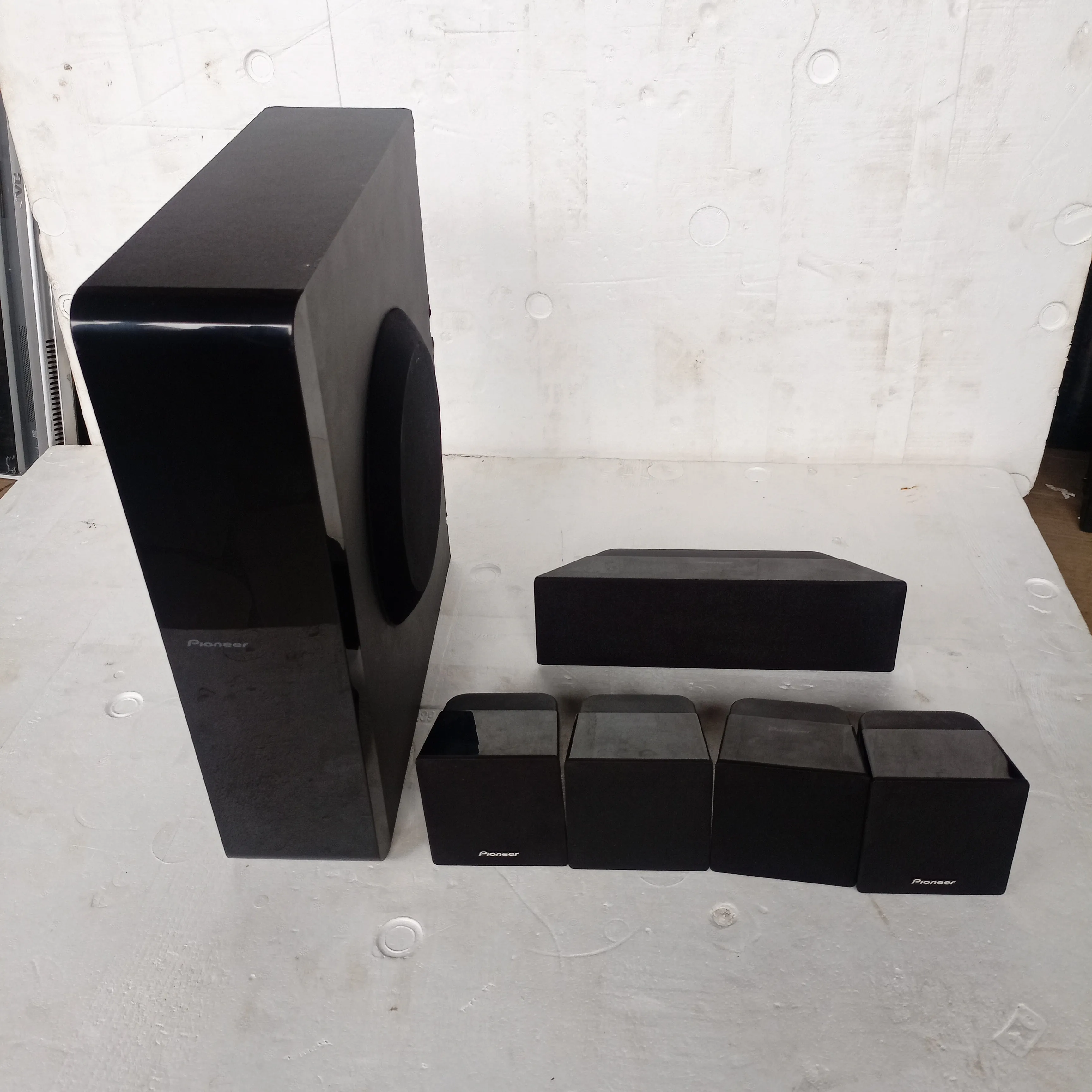 Used Pioneer XV-BD707 5.1Ch Home Theater Set with 1000Watts, Bluetooth, 3D Blu-Ray DVD, USB, FM, Optical, Aux - London
