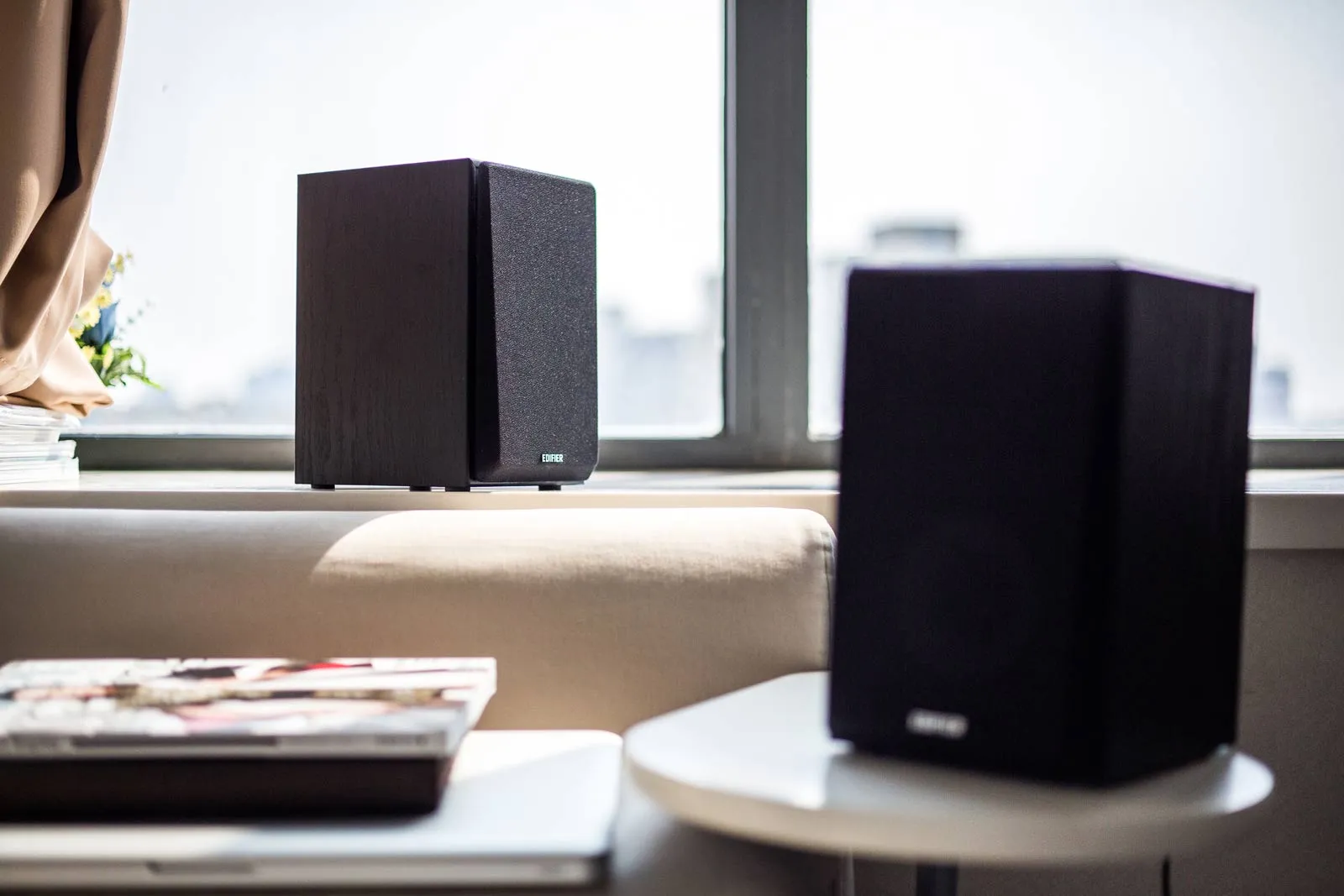 R980T Studio-Quality 2.0 Speaker