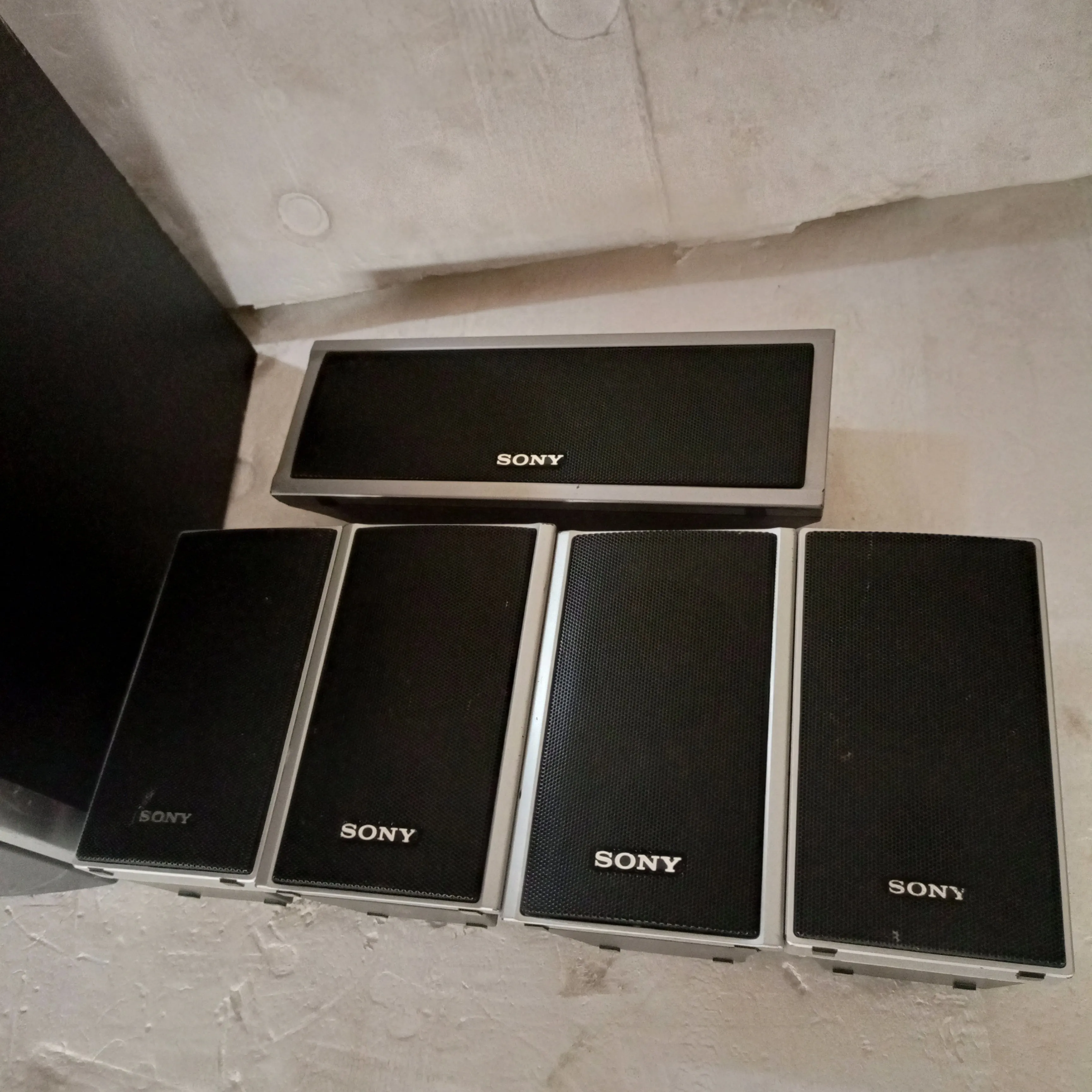 Sony DAV-DZ230 5.1Ch 850 Watts DVD Home Theater System - Foreign Used